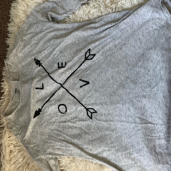 Gray shirt - Picture 1 of 2